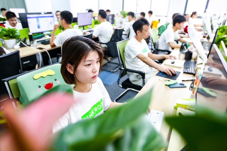 黄铭公司的经营范围解析 网络技术、计算机软硬件与通信工程管理服务